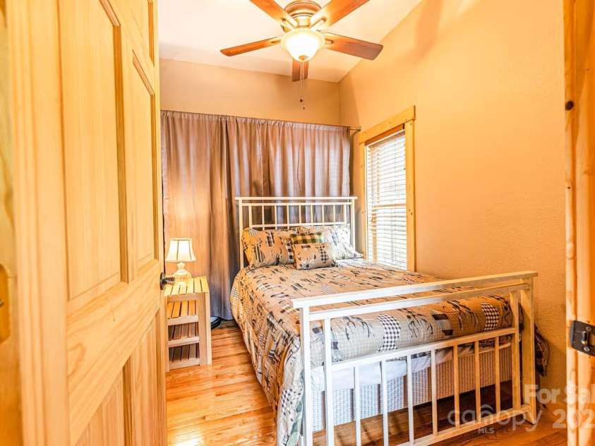 21 Sassafras Drive, Bryson City, NC 28713.  MLS# CAR4257168, YatesRealty ID 11732. Bonus Room