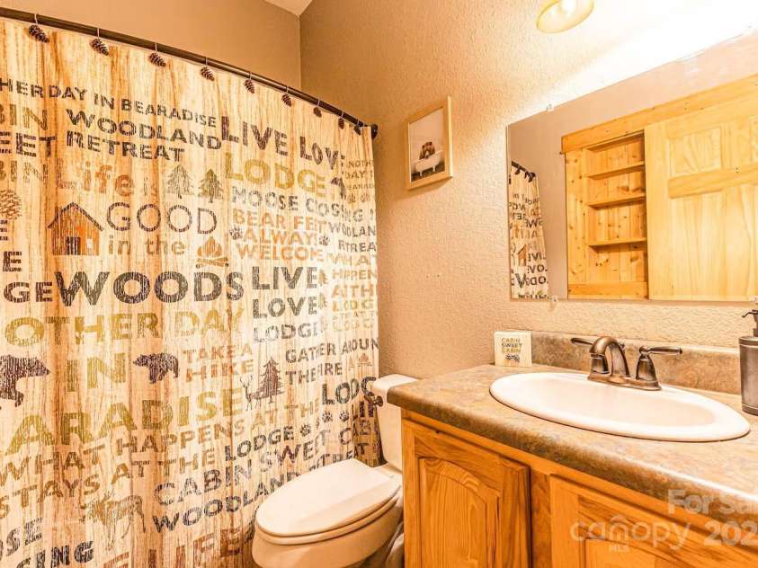 21 Sassafras Drive, Bryson City, NC 28713.  MLS# CAR4257168, YatesRealty ID 11732. Full Bathroom