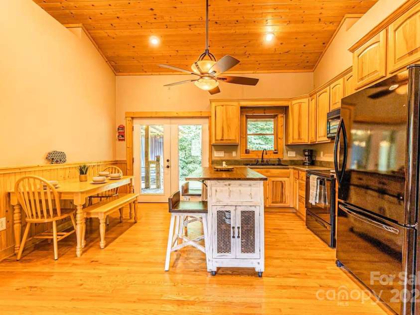 21 Sassafras Drive, Bryson City, NC 28713.  MLS# CAR4257168, YatesRealty ID 11732. Kitchen/Dining Area