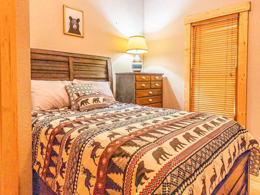 21 Sassafras Drive, Bryson City, NC 28713.  MLS# CAR4257168, YatesRealty ID 11732. Second Bedroom