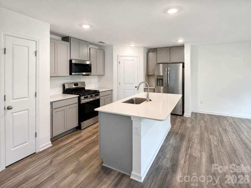 143 Spotted Way, Troutman, NC 28166.  MLS# CAR4370337, YatesRealty ID 11733. Gorgeous chef's kitchen with stainless appliances