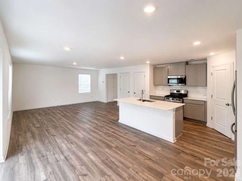 143 Spotted Way, Troutman, NC 28166.  MLS# CAR4370337, YatesRealty ID 11733. Kitchen and Breakfast area