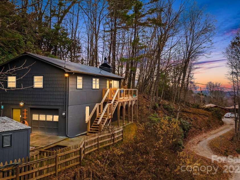 316 Rules Run Road, Clyde, NC 28721.  MLS# CAR4204518, YatesRealty ID 11733. Beautiful Sunset Views!