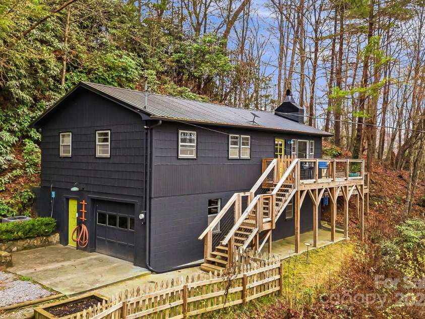 316 Rules Run Road, Clyde, NC 28721.  MLS# CAR4204518, YatesRealty ID 11733. Home