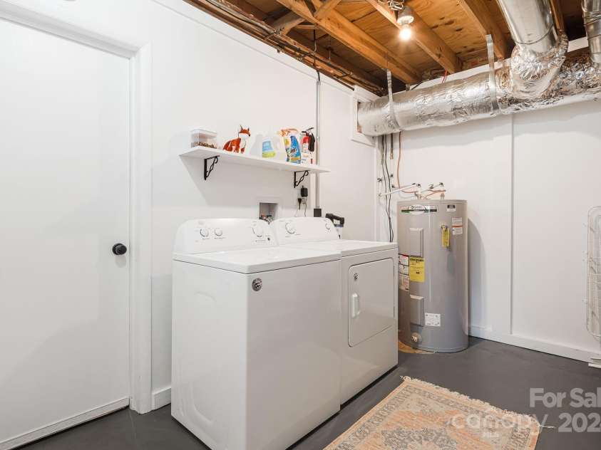 316 Rules Run Road, Clyde, NC 28721.  MLS# CAR4204518, YatesRealty ID 11733. Laundry room