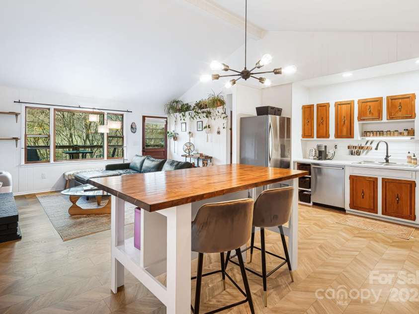 316 Rules Run Road, Clyde, NC 28721.  MLS# CAR4204518, YatesRealty ID 11733. Open floor plan