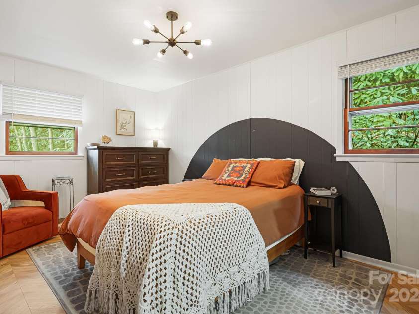 316 Rules Run Road, Clyde, NC 28721.  MLS# CAR4204518, YatesRealty ID 11733. Primary bedroom