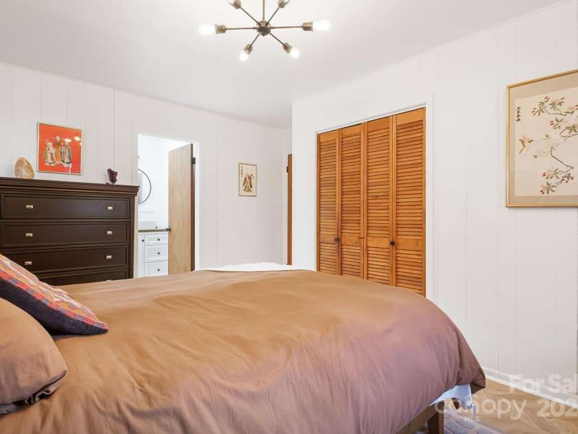 316 Rules Run Road, Clyde, NC 28721.  MLS# CAR4204518, YatesRealty ID 11733. Primary bedroom