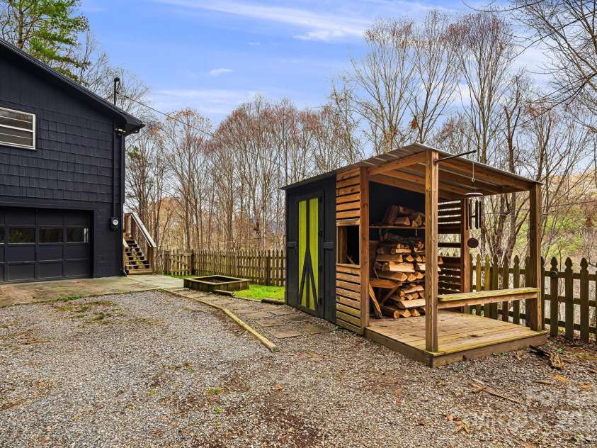 316 Rules Run Road, Clyde, NC 28721.  MLS# CAR4204518, YatesRealty ID 11733. Shed