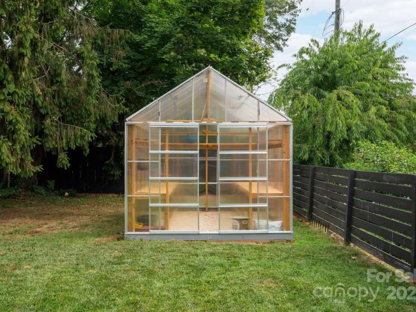 103 Pennsylvania Avenue, Asheville, NC 28806.  MLS# CAR4249512, YatesRealty ID 11734. Beautiful Greenhouse