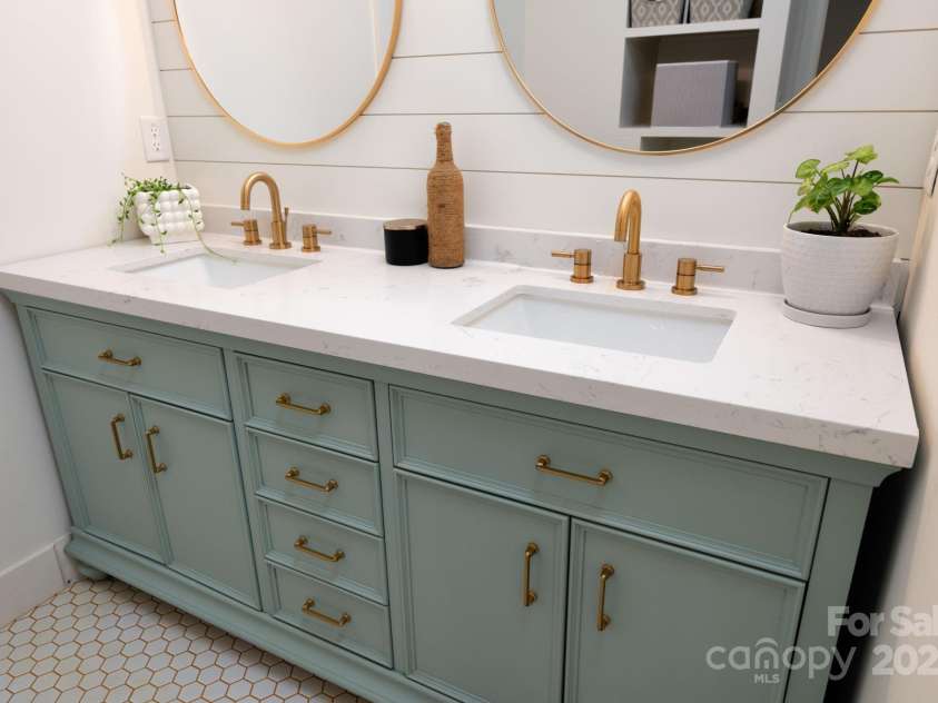 103 Pennsylvania Avenue, Asheville, NC 28806.  MLS# CAR4249512, YatesRealty ID 11734. Double Vanity
