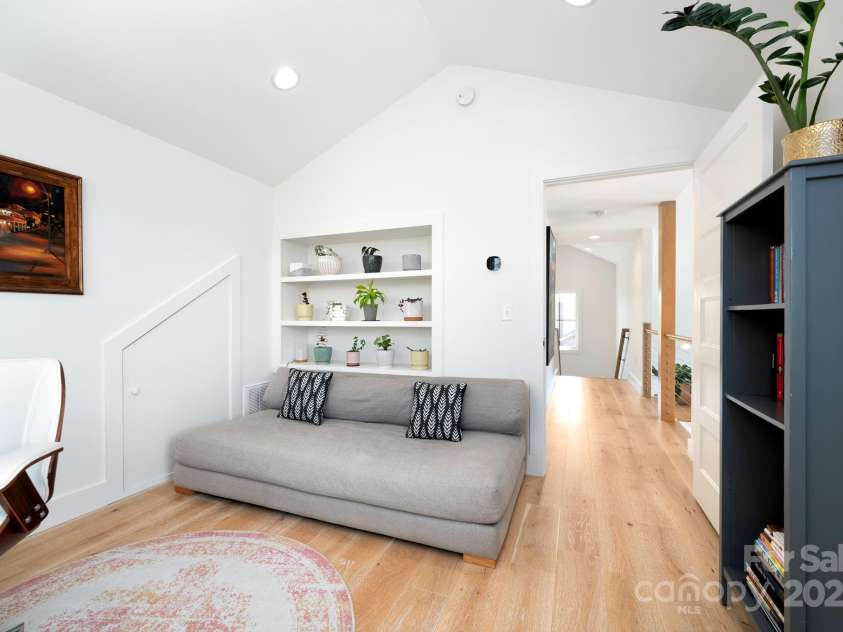 103 Pennsylvania Avenue, Asheville, NC 28806.  MLS# CAR4249512, YatesRealty ID 11734. Spacious