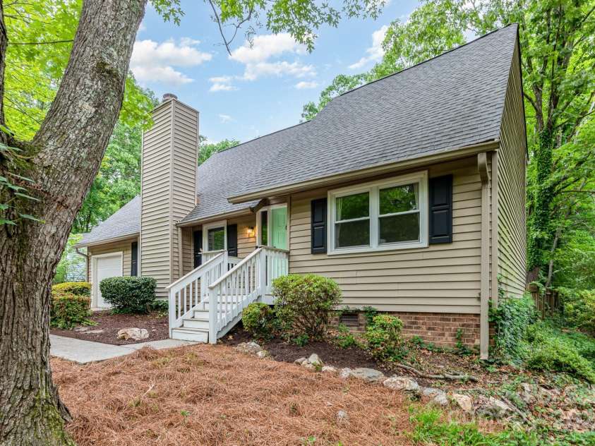 11102 Sundown Lane, Charlotte, NC 28226.  MLS# CAR4255226, YatesRealty ID 11735. 