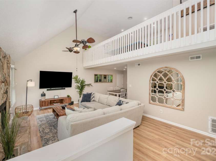 11102 Sundown Lane, Charlotte, NC 28226.  MLS# CAR4255226, YatesRealty ID 11735. 