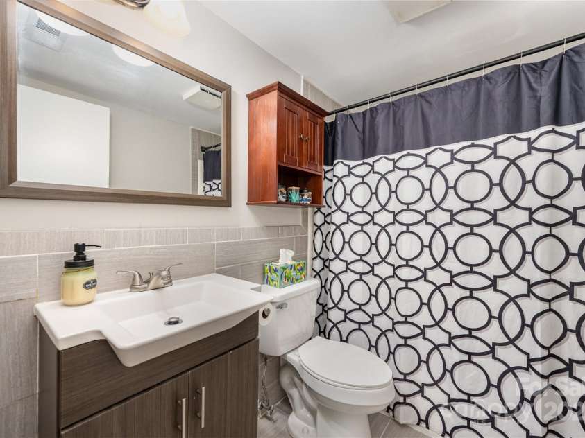 11102 Sundown Lane, Charlotte, NC 28226.  MLS# CAR4255226, YatesRealty ID 11735. 