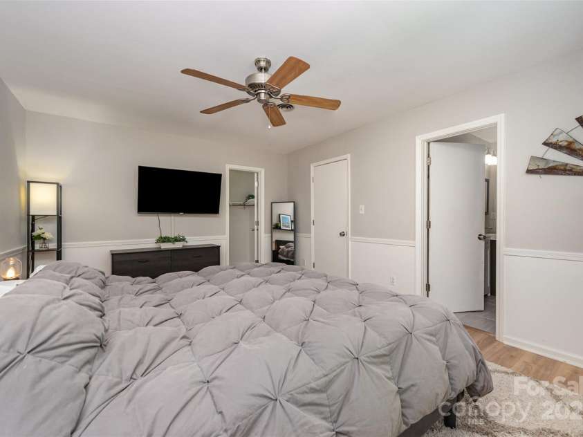 11102 Sundown Lane, Charlotte, NC 28226.  MLS# CAR4255226, YatesRealty ID 11735. 