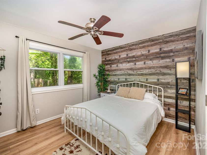 11102 Sundown Lane, Charlotte, NC 28226.  MLS# CAR4255226, YatesRealty ID 11735. 