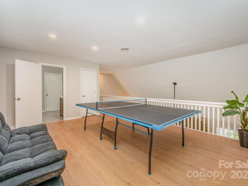 11102 Sundown Lane, Charlotte, NC 28226.  MLS# CAR4255226, YatesRealty ID 11735. 