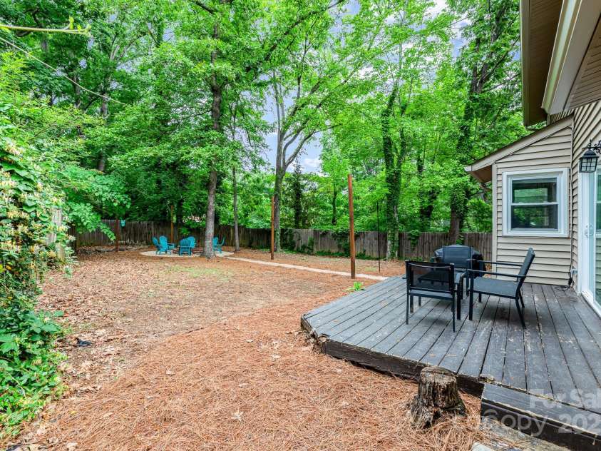 11102 Sundown Lane, Charlotte, NC 28226.  MLS# CAR4255226, YatesRealty ID 11735. 