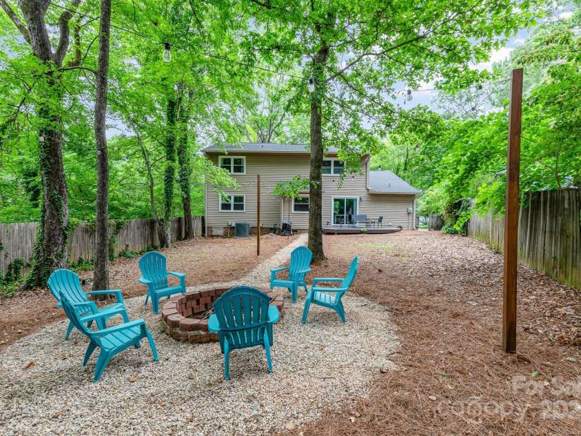 11102 Sundown Lane, Charlotte, NC 28226.  MLS# CAR4255226, YatesRealty ID 11735. 