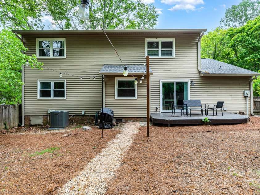 11102 Sundown Lane, Charlotte, NC 28226.  MLS# CAR4255226, YatesRealty ID 11735. 