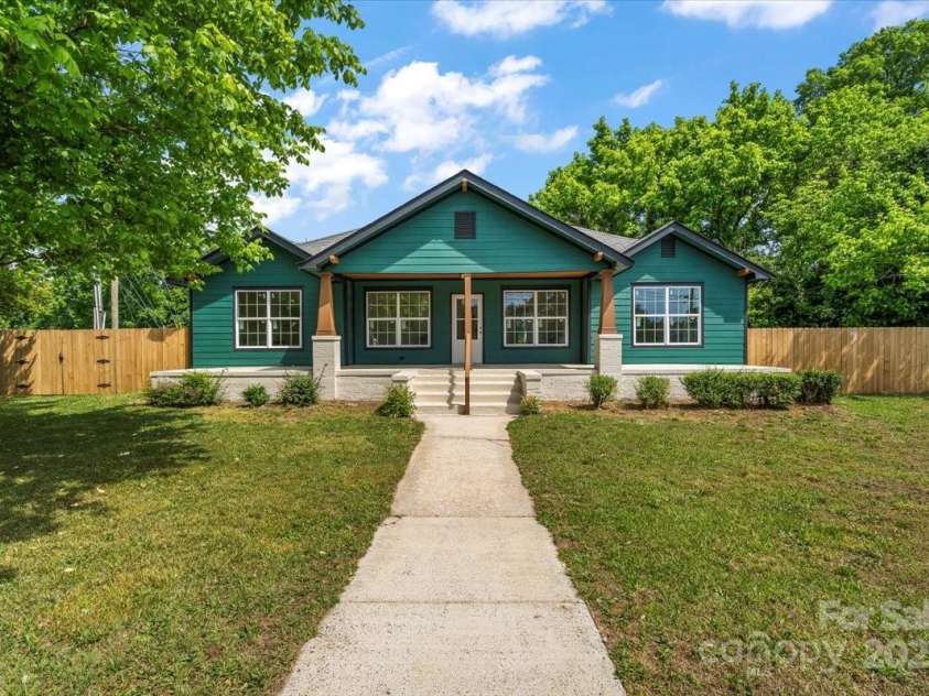 6034 Tuckaseegee Road, Charlotte, NC 28208.  MLS# CAR4253508, YatesRealty ID 11738. 
