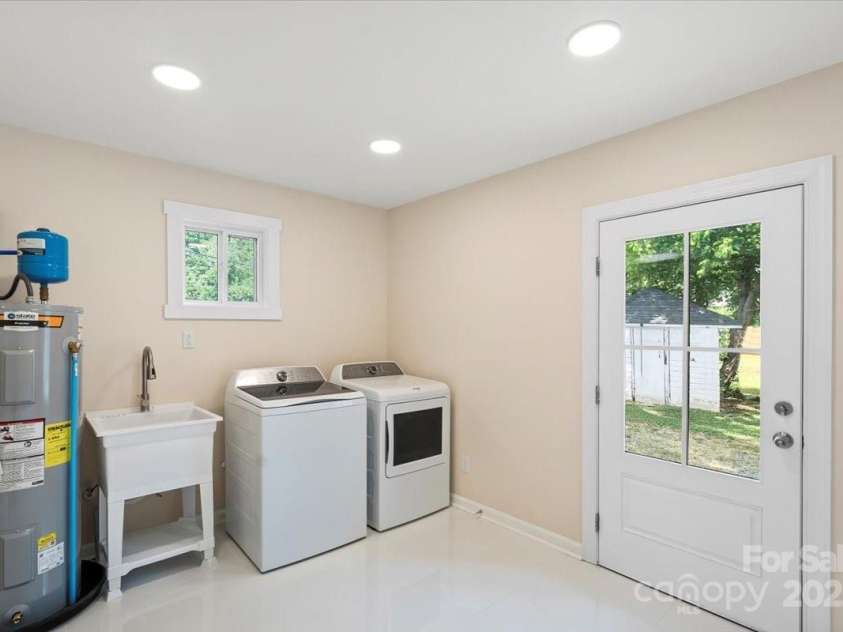 6034 Tuckaseegee Road, Charlotte, NC 28208.  MLS# CAR4253508, YatesRealty ID 11738. 