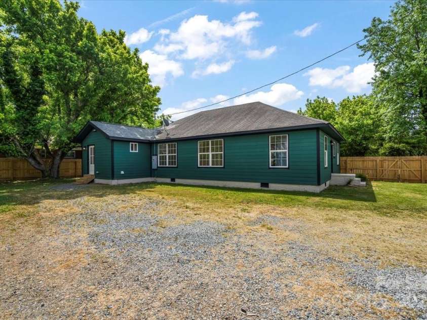 6034 Tuckaseegee Road, Charlotte, NC 28208.  MLS# CAR4253508, YatesRealty ID 11738. 