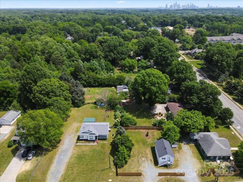 6034 Tuckaseegee Road, Charlotte, NC 28208.  MLS# CAR4253508, YatesRealty ID 11738. 