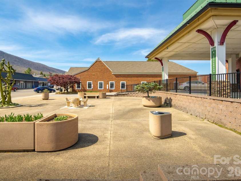 108 Jefferson Station Place, West Jefferson, NC 28694.  MLS# CAR4370131, YatesRealty ID 11739. 