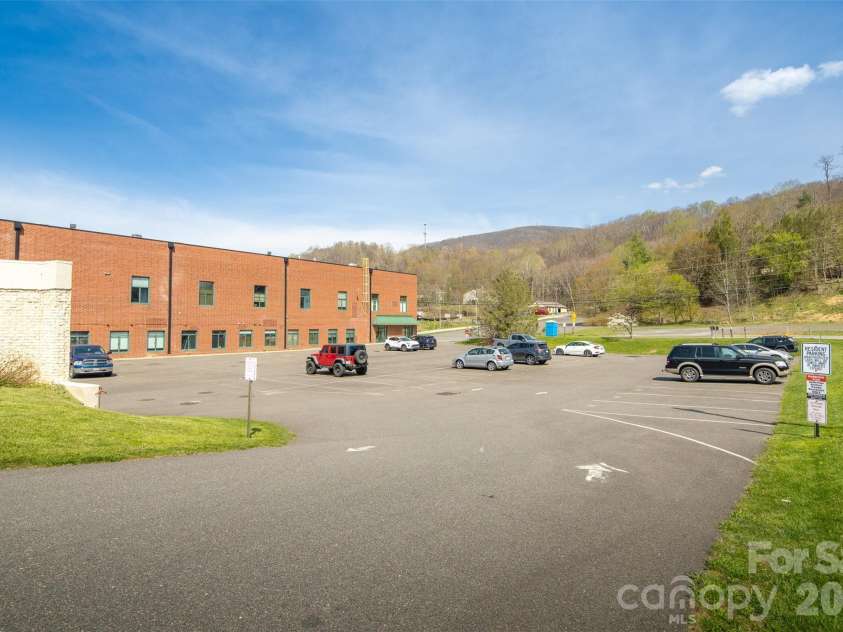 108 Jefferson Station Place, West Jefferson, NC 28694.  MLS# CAR4370131, YatesRealty ID 11739. 