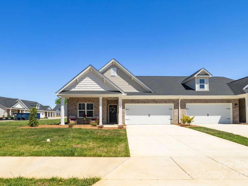 301 Beeson Court, Clemmons, NC 27012.  MLS# CAR4254777, YatesRealty ID 11740. Front Curb View