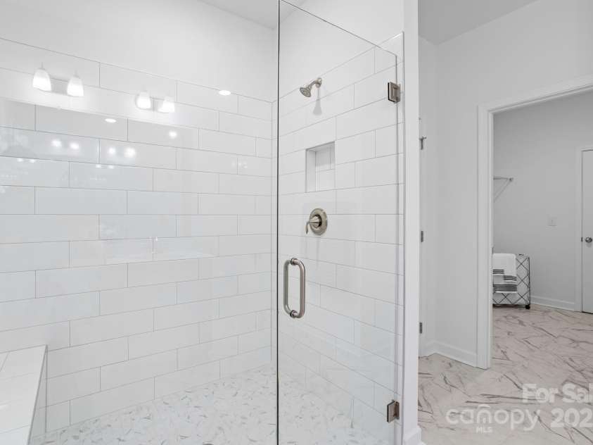 301 Beeson Court, Clemmons, NC 27012.  MLS# CAR4254777, YatesRealty ID 11740. Owner's Bath
