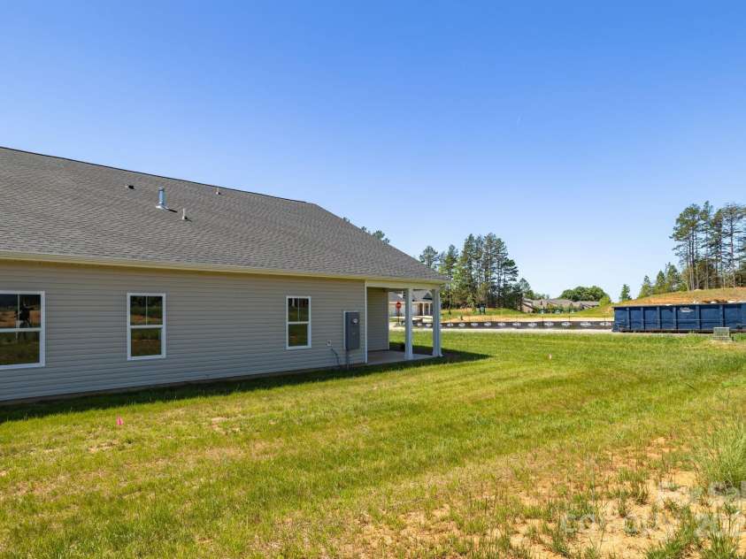 301 Beeson Court, Clemmons, NC 27012.  MLS# CAR4254777, YatesRealty ID 11740. Side/Back Yard