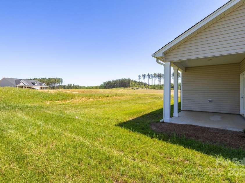 301 Beeson Court, Clemmons, NC 27012.  MLS# CAR4254777, YatesRealty ID 11740. Side/Back Yard