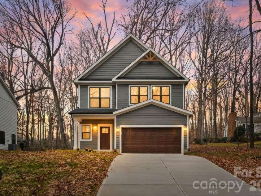 8823 Dogwood Drive, Charlotte, NC 28215.  MLS# CAR4332889, YatesRealty ID 11740. 