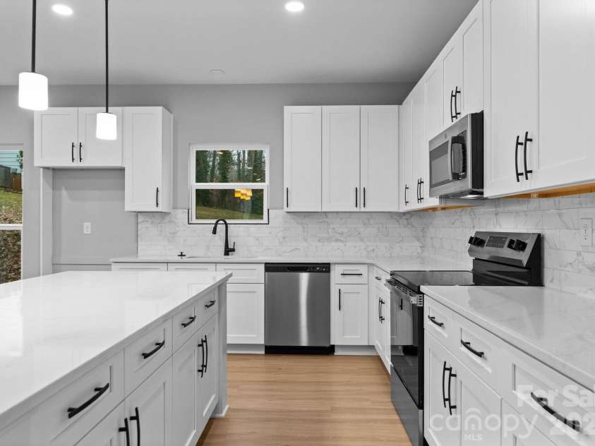 8823 Dogwood Drive, Charlotte, NC 28215.  MLS# CAR4332889, YatesRealty ID 11740. 