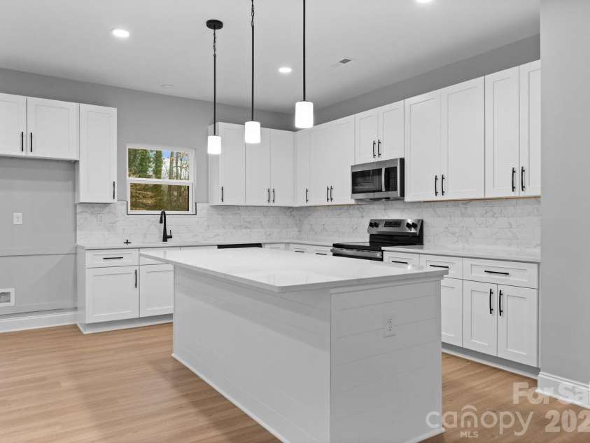 8823 Dogwood Drive, Charlotte, NC 28215.  MLS# CAR4332889, YatesRealty ID 11740. 