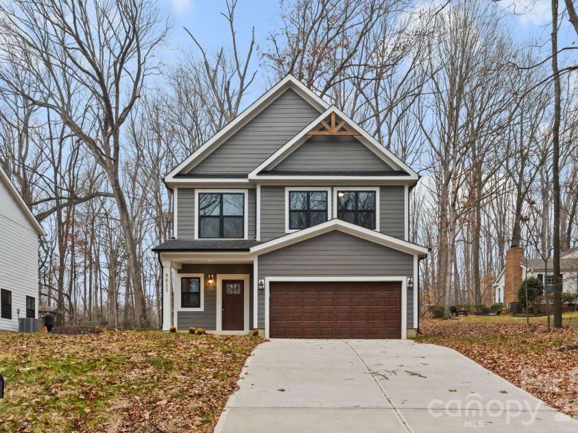 8823 Dogwood Drive, Charlotte, NC 28215.  MLS# CAR4332889, YatesRealty ID 11740. 