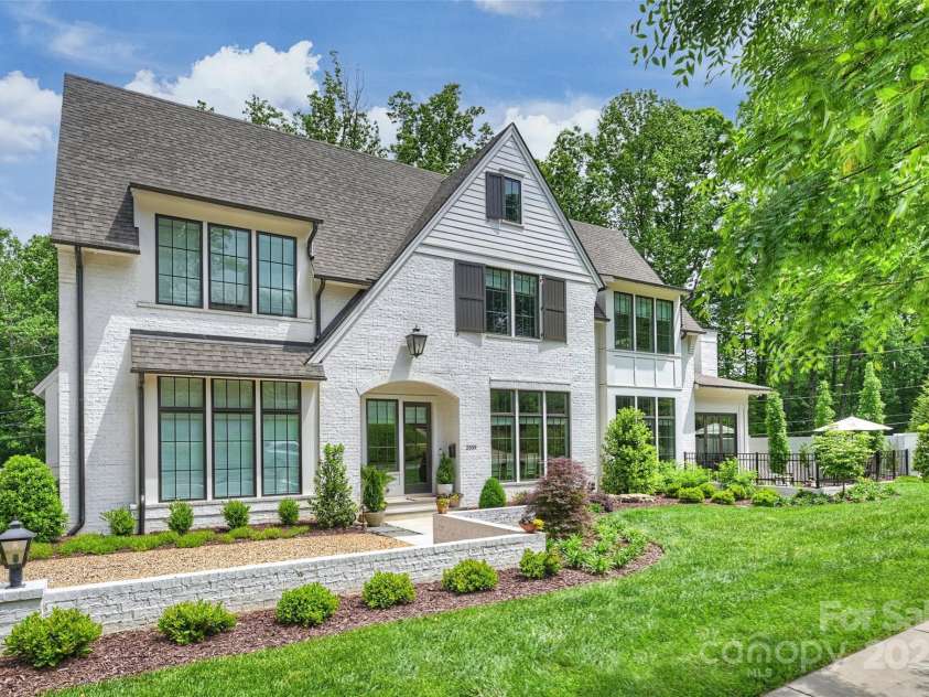 2509 Montrose Court, Charlotte, NC 28207.  MLS# CAR4228523, YatesRealty ID 11741. 2 Car Pea Gravel Motor Court + 2 Car Attached Garage