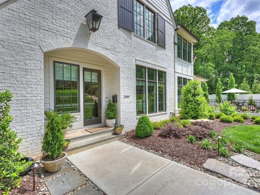 2509 Montrose Court, Charlotte, NC 28207.  MLS# CAR4228523, YatesRealty ID 11741. 