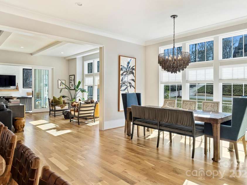 2509 Montrose Court, Charlotte, NC 28207.  MLS# CAR4228523, YatesRealty ID 11741. Gorgeous Dining Area