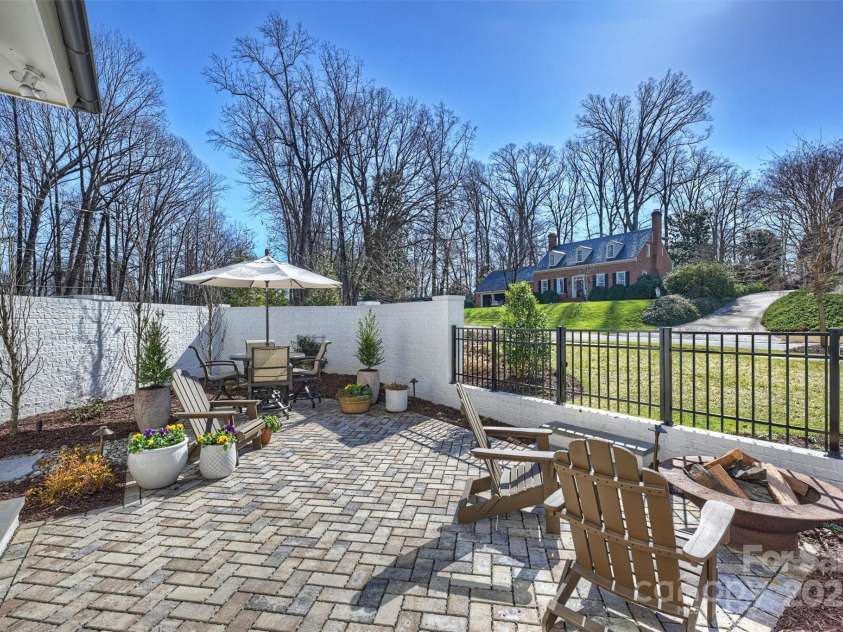 2509 Montrose Court, Charlotte, NC 28207.  MLS# CAR4228523, YatesRealty ID 11741. Terrace patio with Brick Privacy Wall