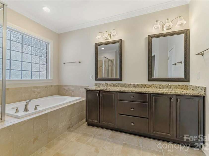 13311 Union Square Drive, Huntersville, NC 28078.  MLS# CAR4243205, YatesRealty ID 11742. Primary Ensuite