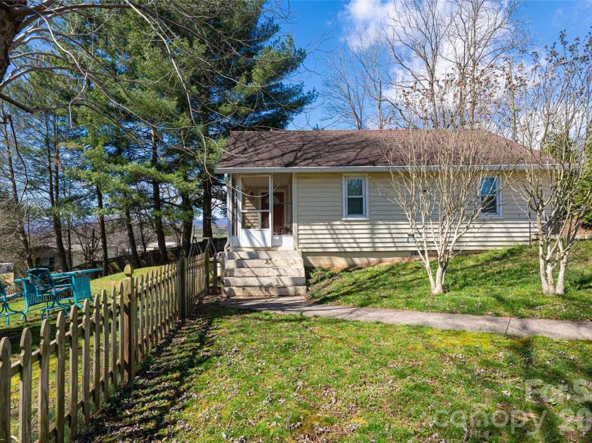 203 Pine Street, Candler, NC 28715.  MLS# CAR4357033, YatesRealty ID 11742. 