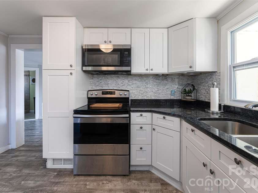 203 Pine Street, Candler, NC 28715.  MLS# CAR4357033, YatesRealty ID 11742. 