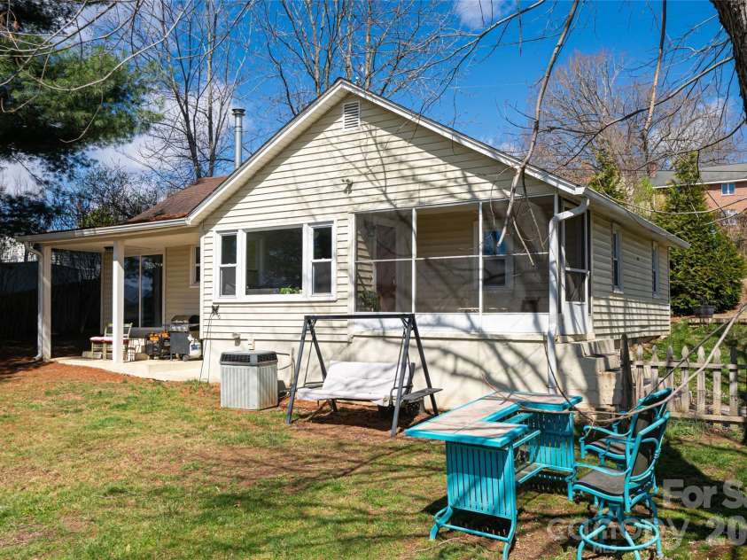 203 Pine Street, Candler, NC 28715.  MLS# CAR4357033, YatesRealty ID 11742. 