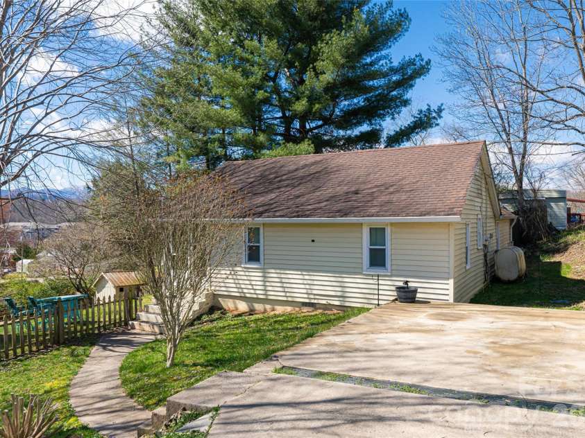 203 Pine Street, Candler, NC 28715.  MLS# CAR4357033, YatesRealty ID 11742. 