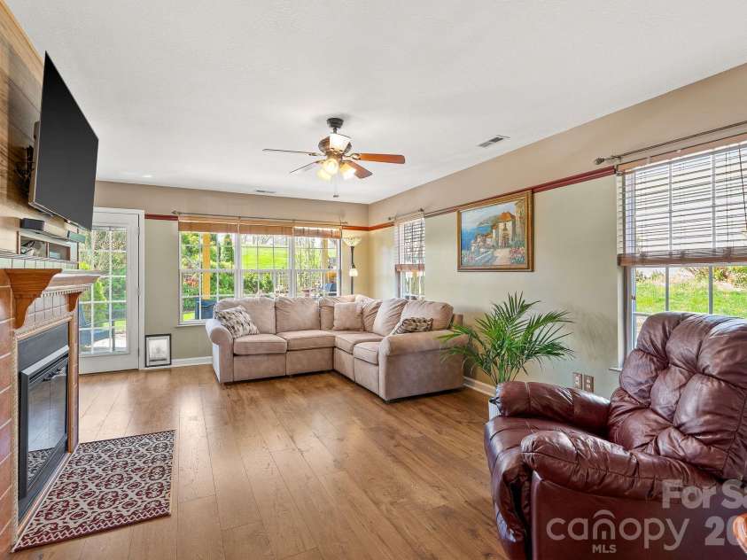 307 Roxbury Place, Arden, NC 28704.  MLS# CAR4367597, YatesRealty ID 11745. 