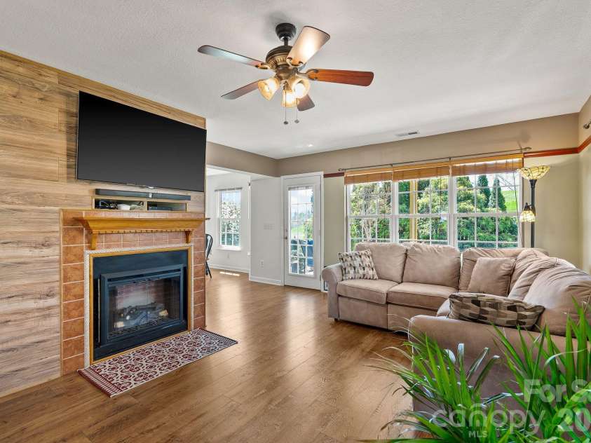 307 Roxbury Place, Arden, NC 28704.  MLS# CAR4367597, YatesRealty ID 11745. 
